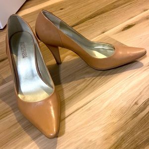 Kenneth Cole Reaction Tan Heels